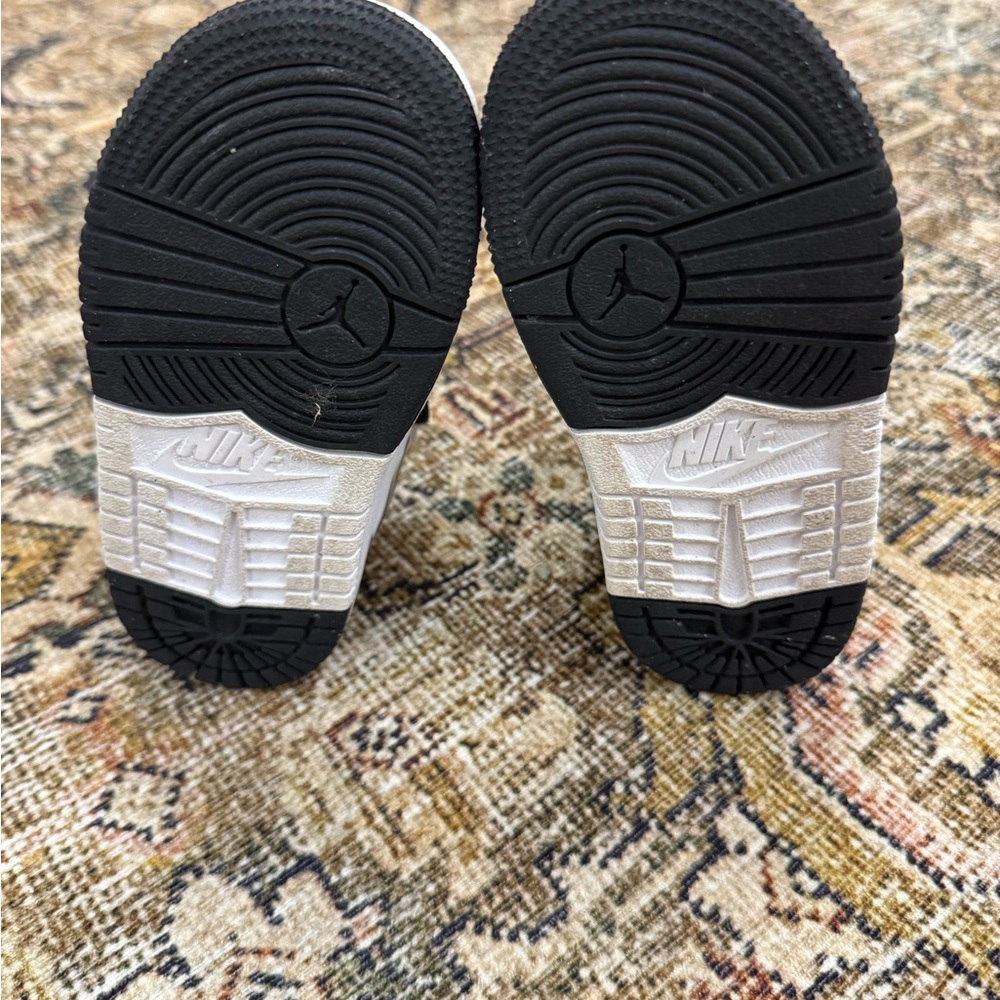 Jordan Kids Sneakers - Picture 3 of 3